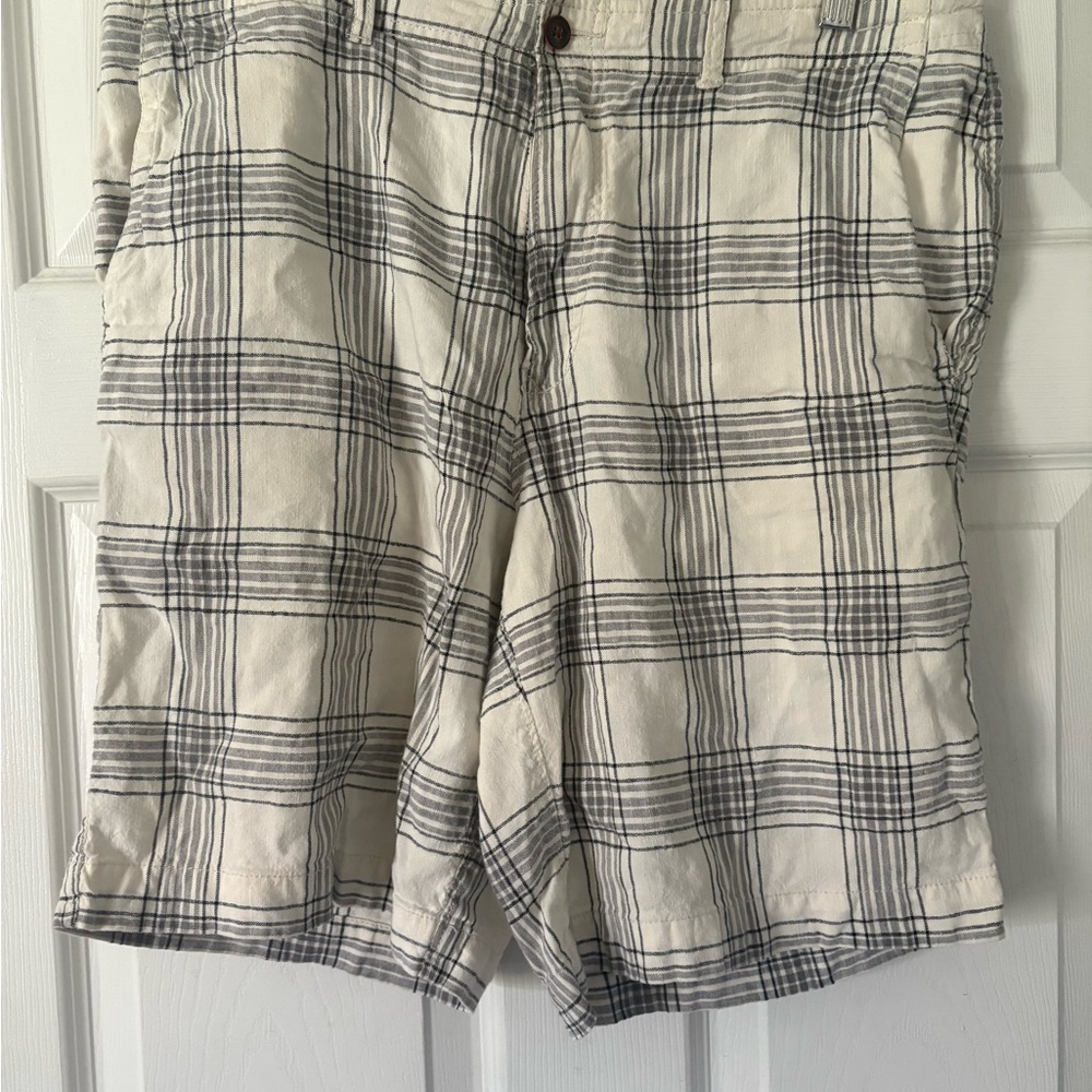 Tommy Bahama Flat Front Black and White Shorts for Casual Wear